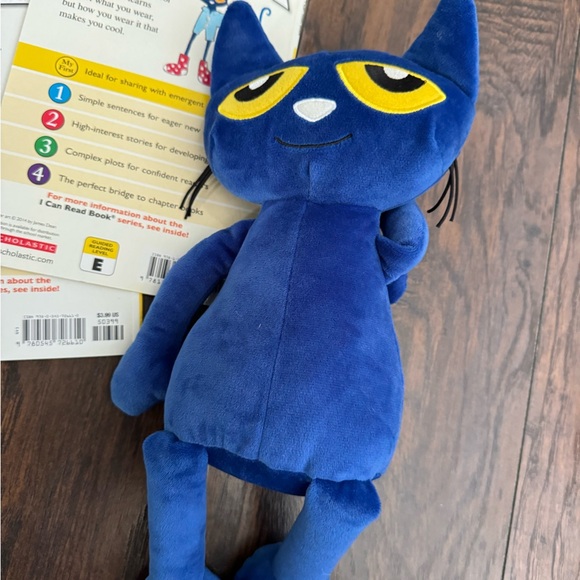 Pete the Cat set of Books with plush - Picture 4 of 7